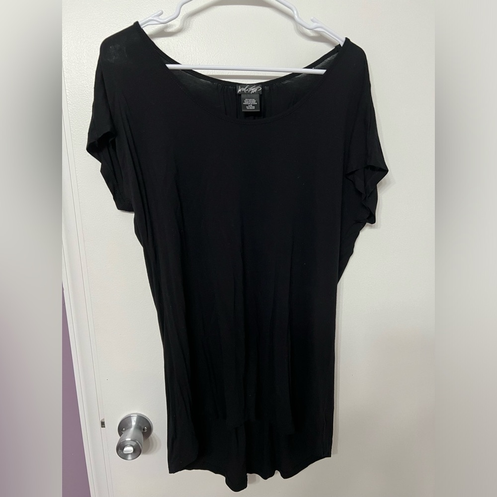 Lord and Taylor women’s black Large T-shirt